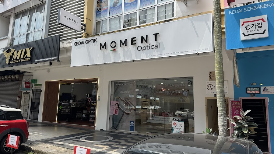 Moment Optical Sutera storefront
